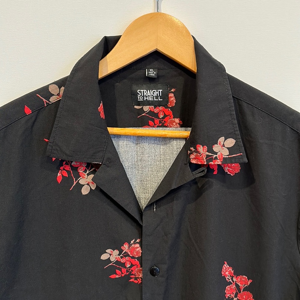 Straight to Hell, designer. XL. Black, red floral pattern.